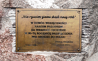 Tablica przypomina o plebiscycie z 1920 roku. Historycy rozmawiali o przyłączeniu trzech miejscowości do Polski